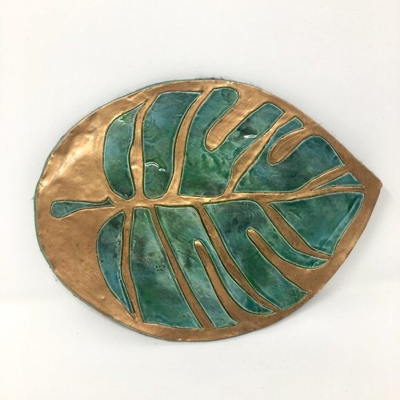 Handmade Ceramic Green and Gold Monstera Leaf Large Tray Coaster - Picture 12 of 16